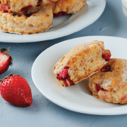 Сконс с ягоди и сметана Сконс с ягоди и сметана