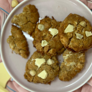 Маслени бисквити с макадамия и мисо